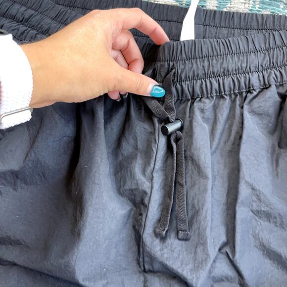 Fabletics Windbreaker Cargo Pants Women's Black Drawstring - Size XL - Picture 5 of 11